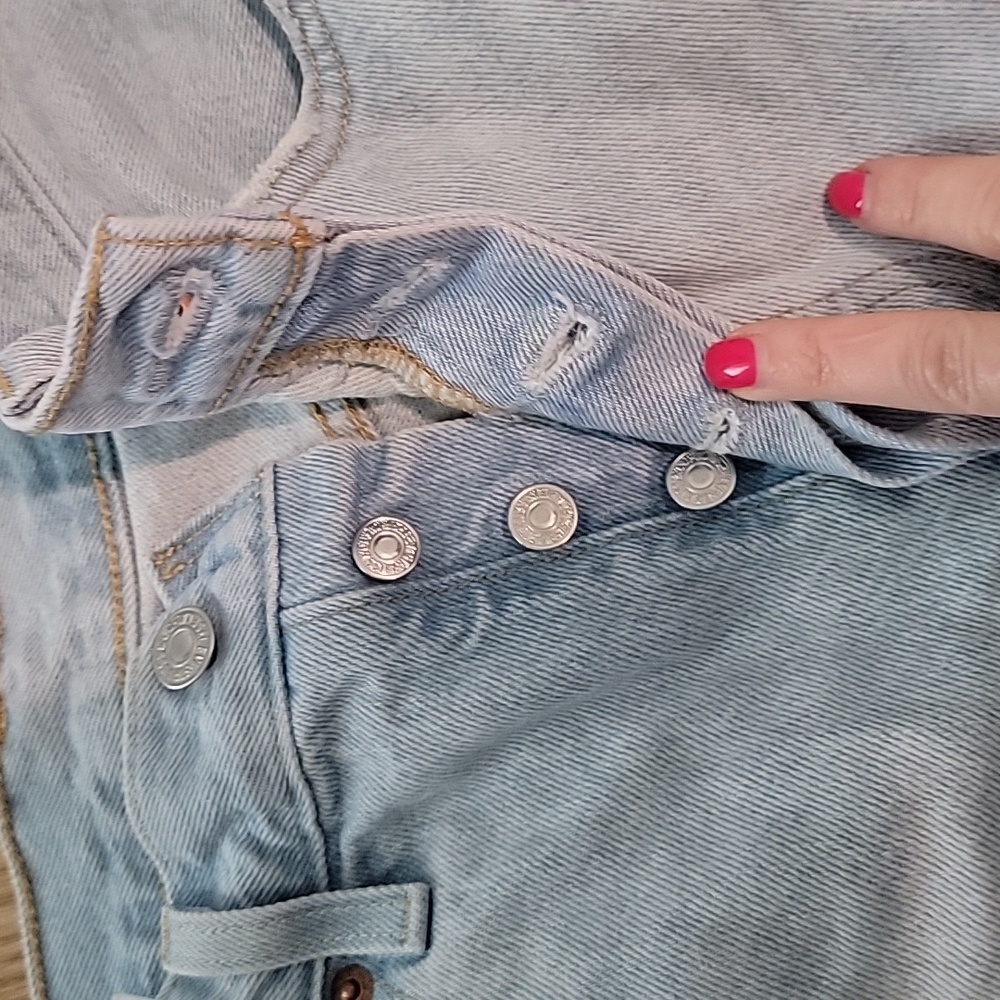 Levi's Light BlueDenim Jeans~Women Size W28 L32 - Picture 2 of 8